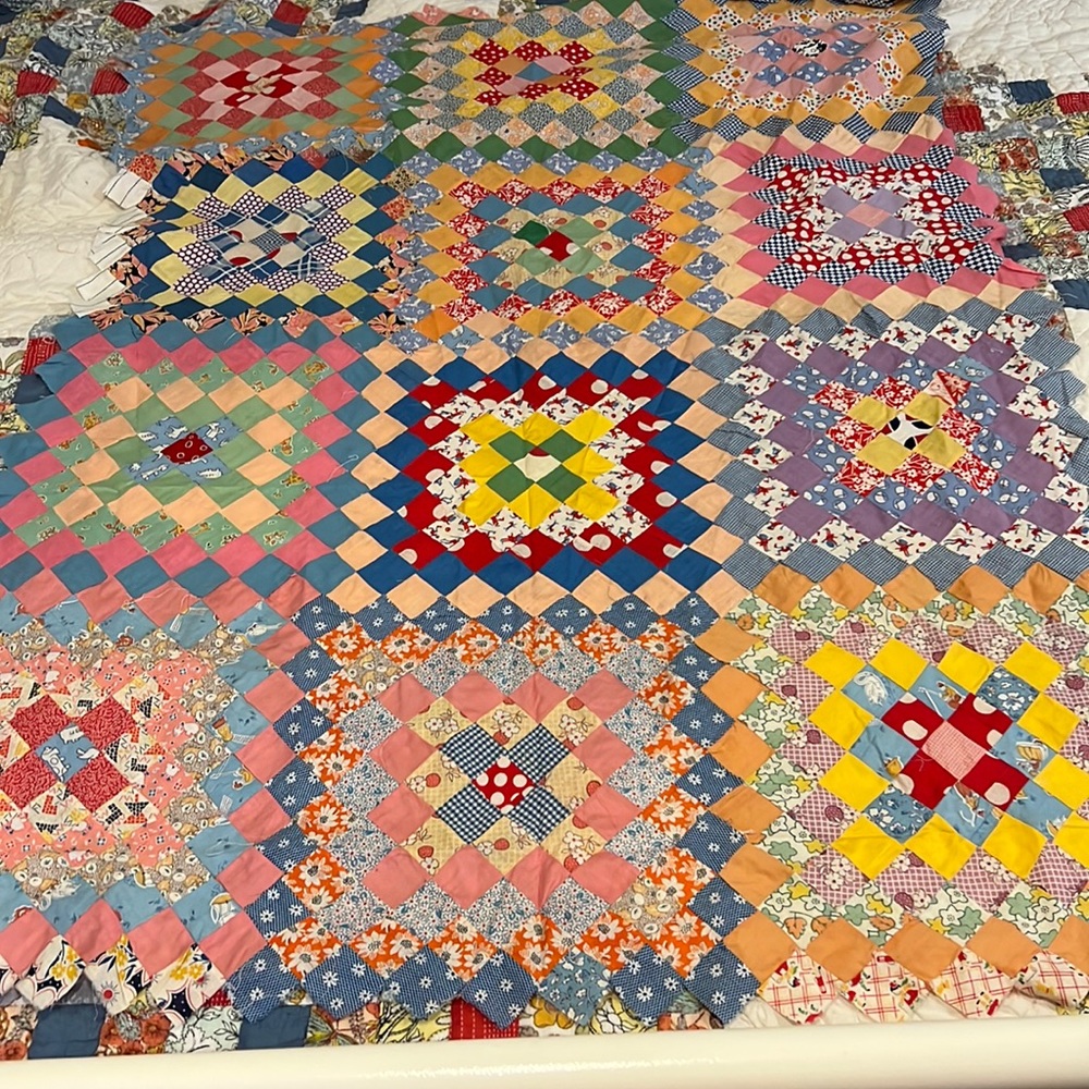 Gorgeous small square quilt topper vintage hand sewn 38” x 52”